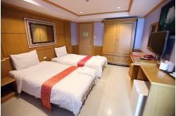 Twin Bed Room